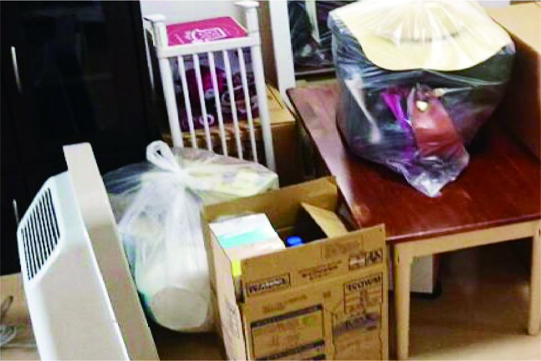 たくさんの不用品の写真